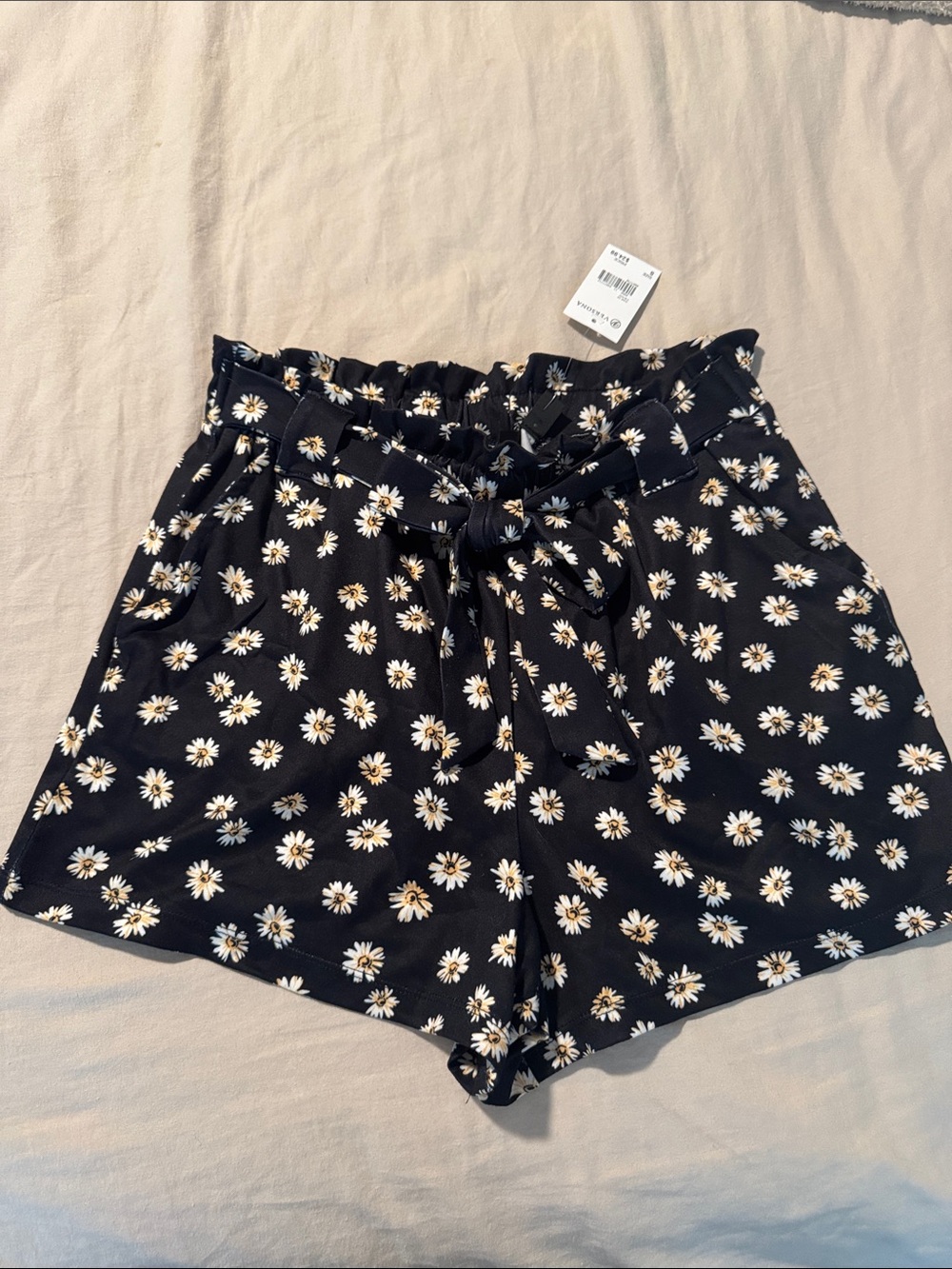NWT Versona Black Daisy-Print Paperbag Waist Shorts